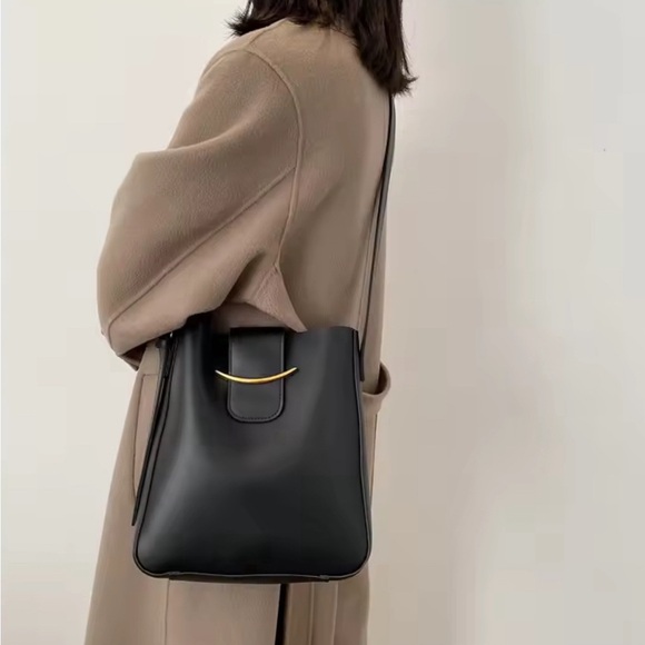 Beautiful PU Leather Bucket Bag Purse and Coin Bag Set - Picture 10 of 10